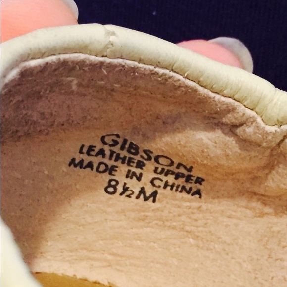 Tahari Two-tone Scrunched Ballet Flats with a Bow - Picture 7 of 8